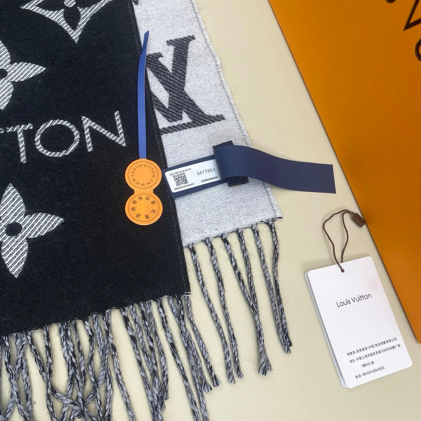 Wool scarf